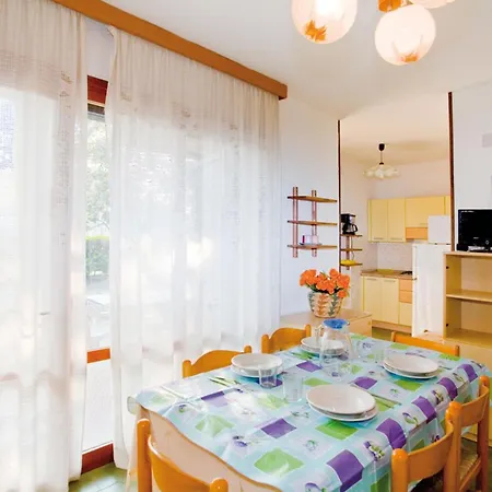 Independent With Large Fenced Garden *