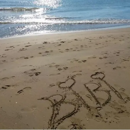 Villa Independent With Large Fenced Garden