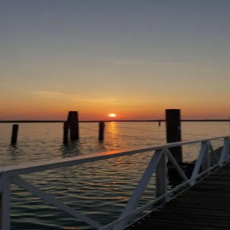 Villa Independent With Large Fenced Garden