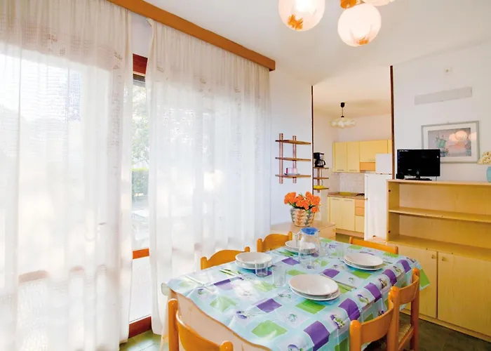 Independent With Large Fenced Garden *