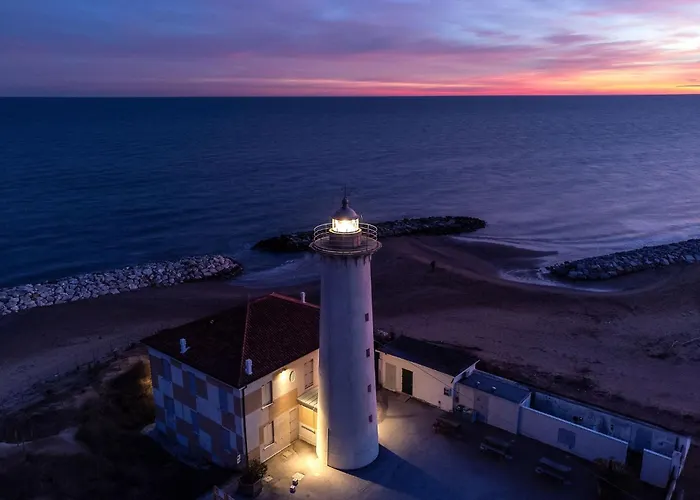 Independent With Large Fenced Garden *